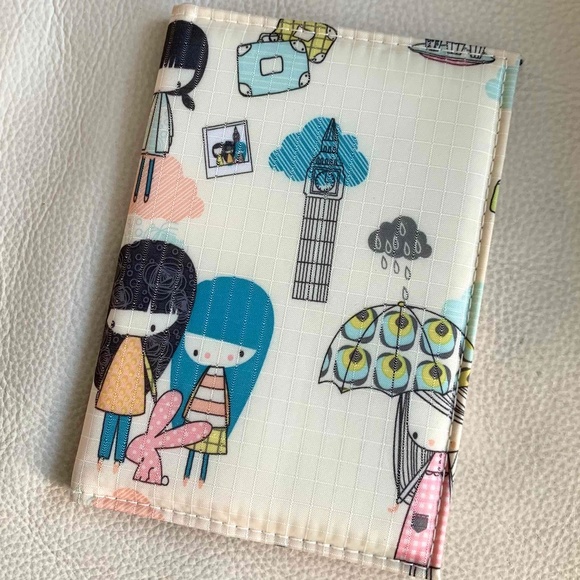 Cute Pairs theme passport holder - Brand New - Picture 1 of 4